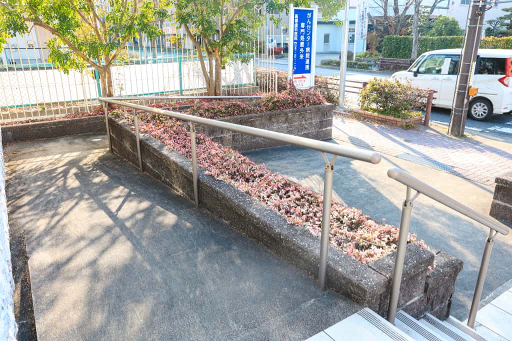 たかやなぎ歯科クリニックバリアフリー入口スロープ